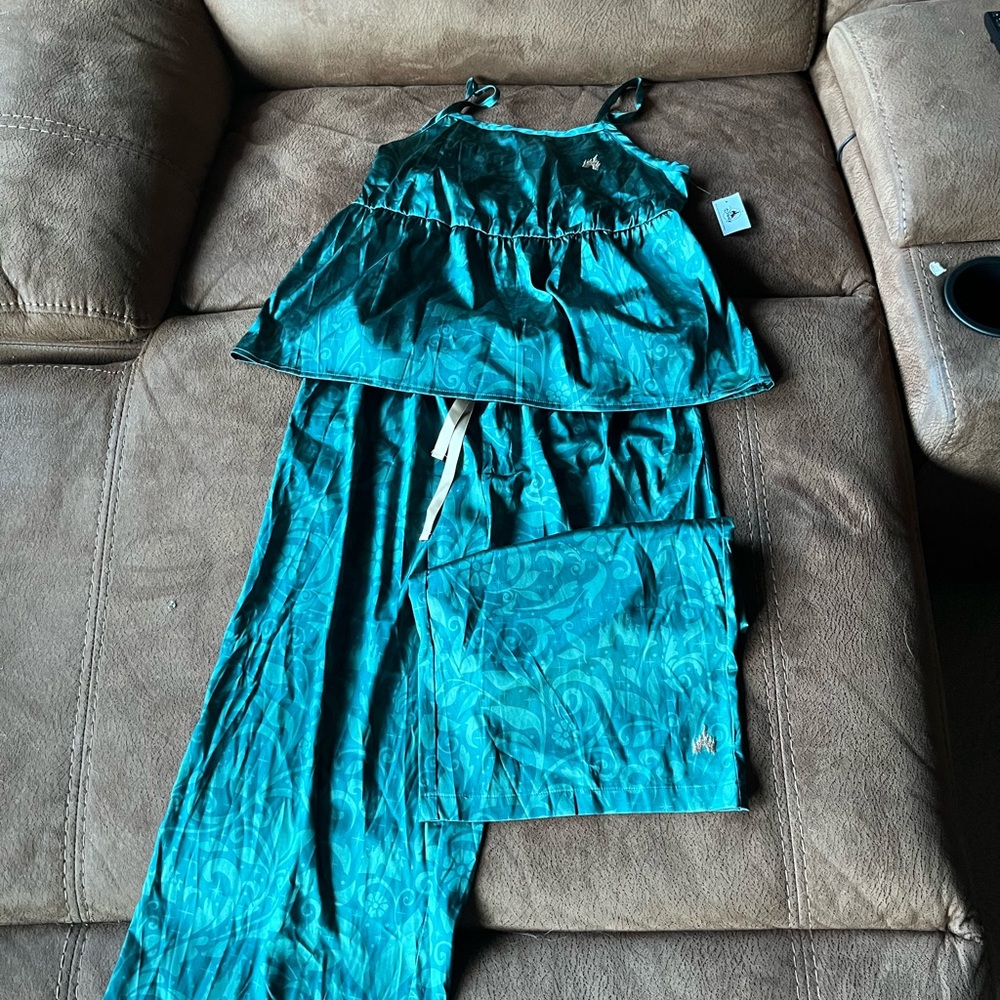 New Disney Parks Embroidered Castle Women's Green Pajama Set XS